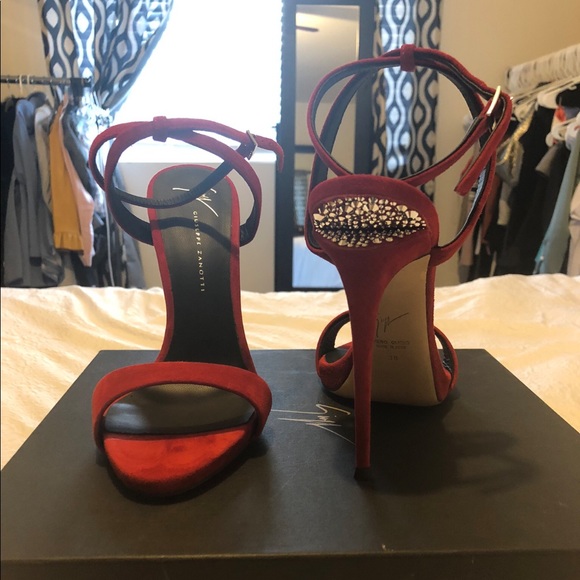 Heels - Picture 2 of 3